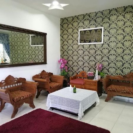 Hawwa Sara Muslim Homestay Malacca Exteriör bild