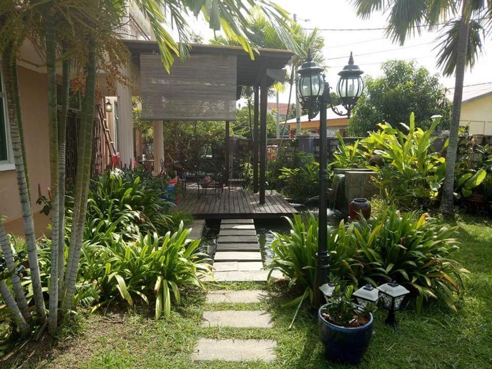 Hawwa Sara Muslim Homestay Malacca Exteriör bild